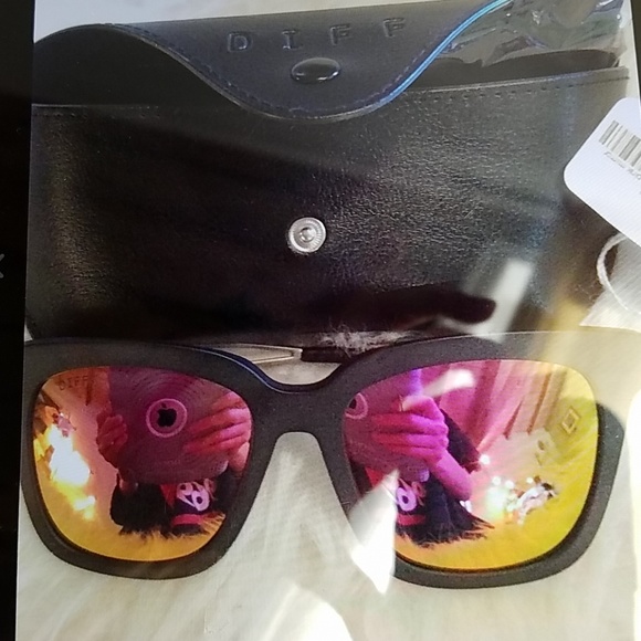 Diff Eyewear Accessories - NEW!DIFF BELLA matte and pink mirror sunnies